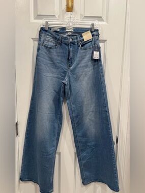 Universal Threads Everyday Wide Leg Jeans in Light Blue Denim 12